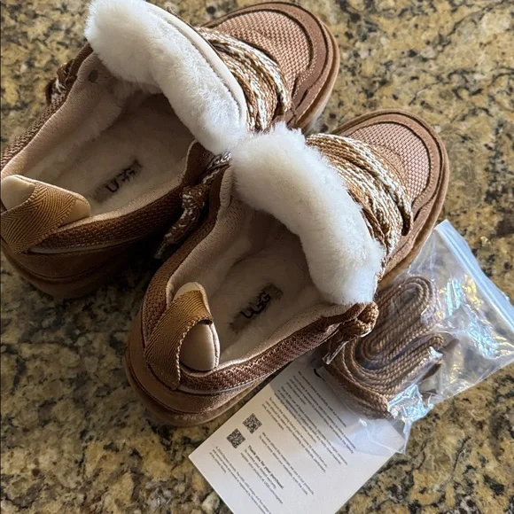 Brand New UGG Lowmel women’s size 7 - Picture 3 of 5